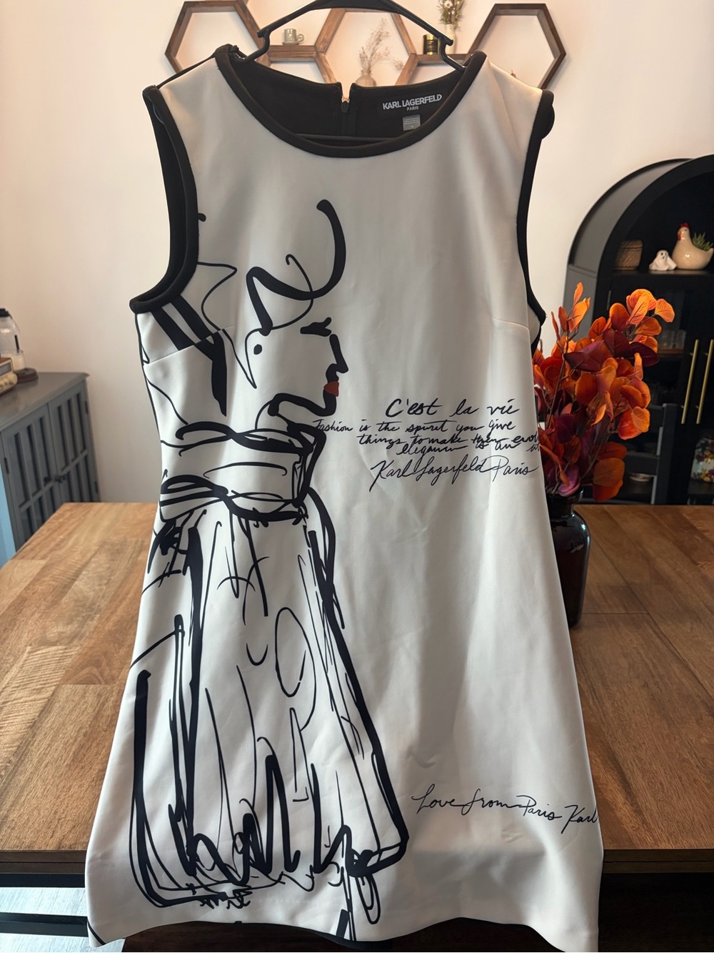 Karl Lagerfeld White and Black Graphic Sleeveless Shift Dress (NEW)